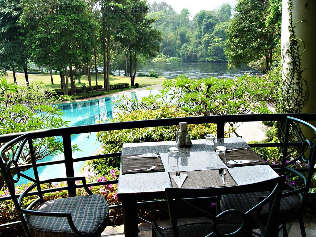 Pavilion Rim Kwai Resort Kanchanaburi Esterno foto