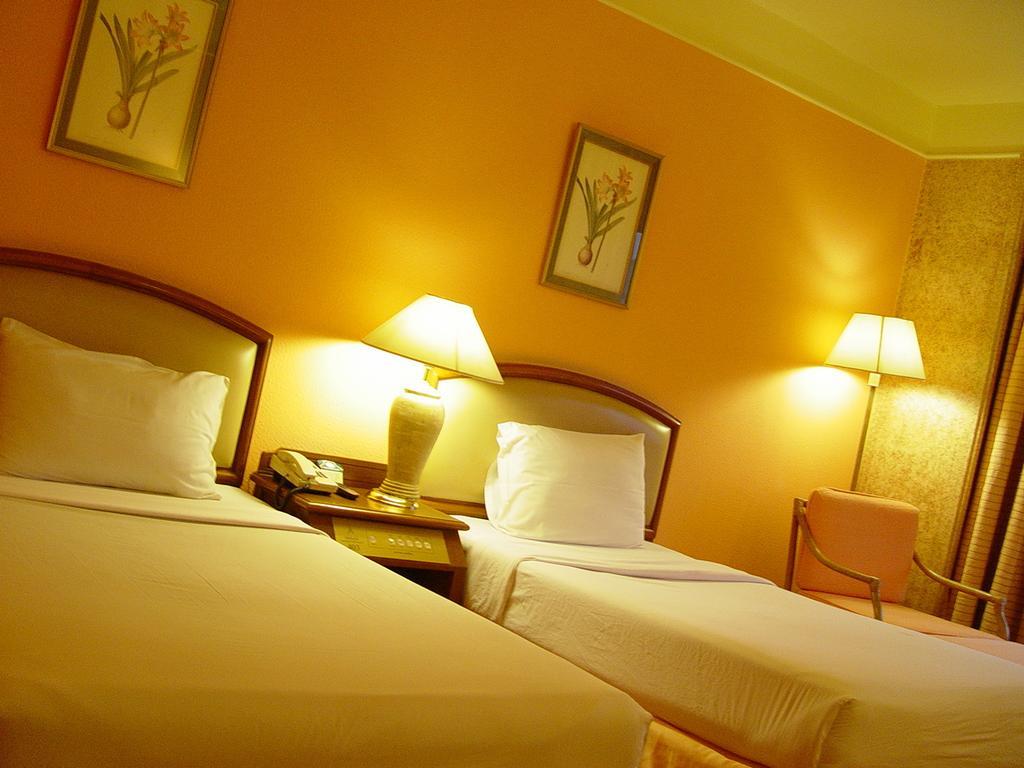 Pavilion Rim Kwai Resort Kanchanaburi Esterno foto